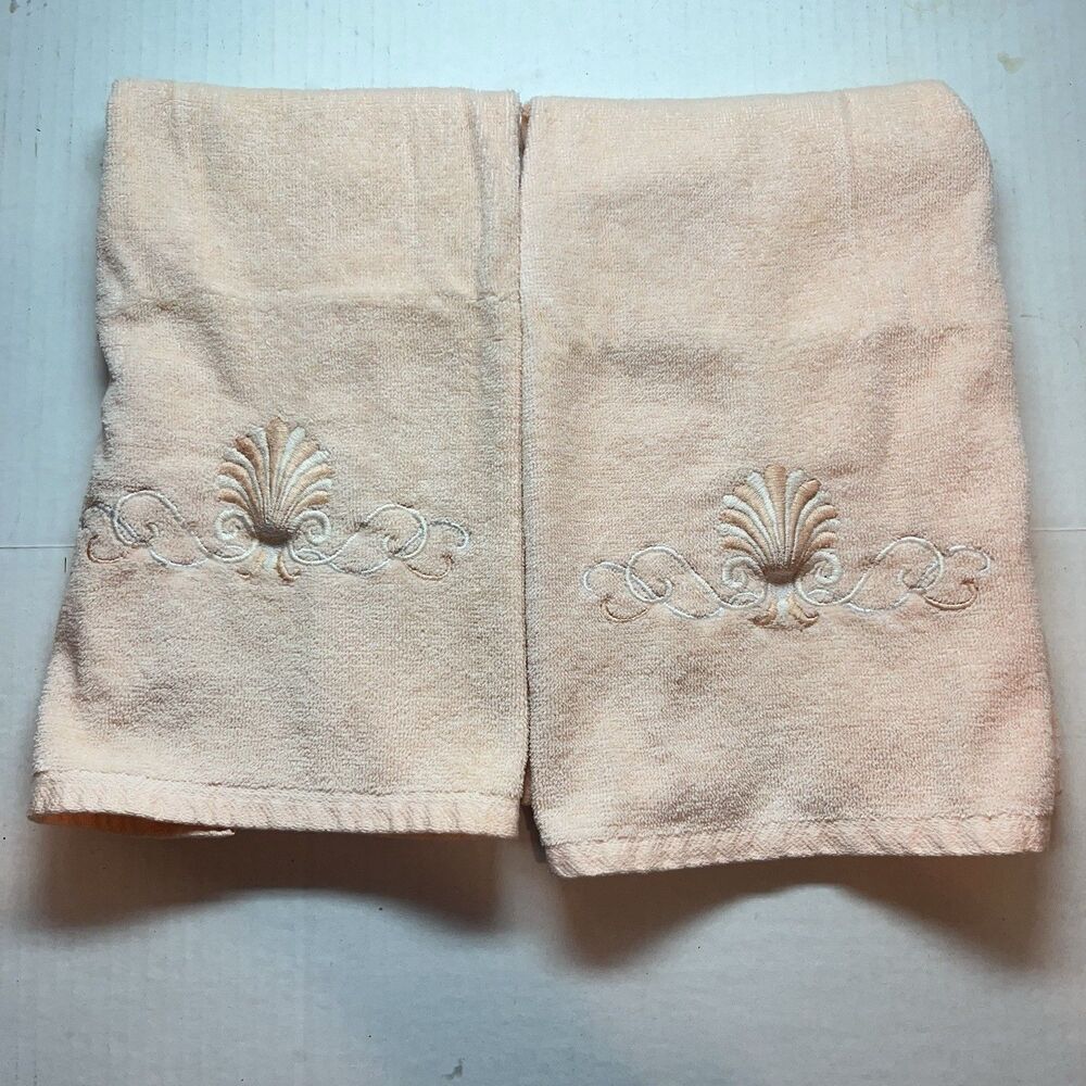 VTG Saturday Knight Ltd Hand Towel Peach Embroidered Clamshell Lot of 2